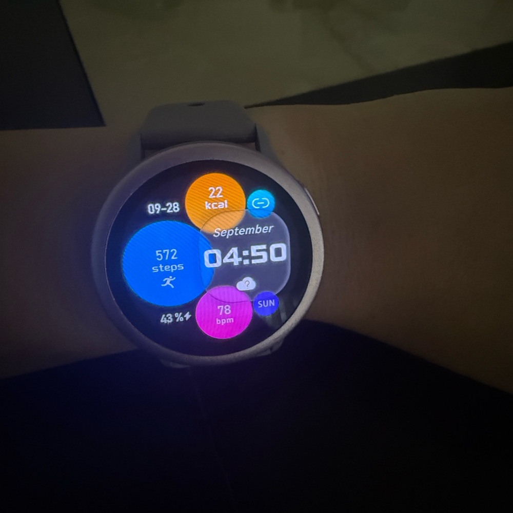 Lavender Smartwatch with Extra Strap - Picture 8 of 11